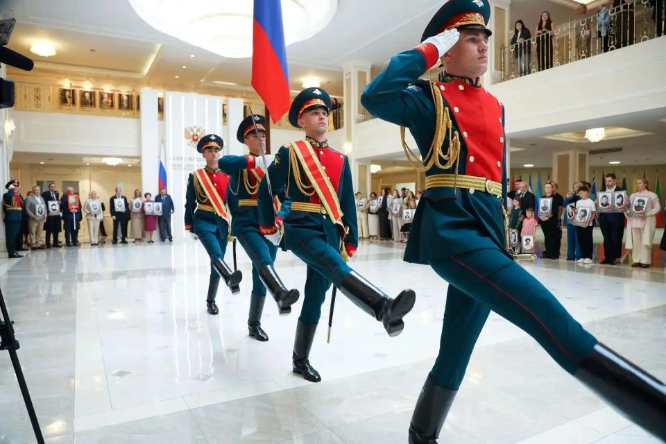 Герой России, сенатор Российской Федерации («Единая Россия») Дмитрий Перминов рассказал об открытии выставки «Память поколений» Герой России, сенатор Российской Федерации («Единая Россия») Дмитрий Перминов рассказал об открытии выставки «Память поколений»