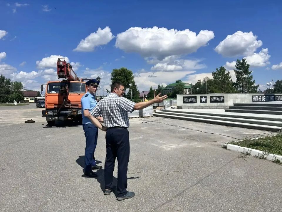 Прокурор Полтавского района Омской области Андрей Китик проверил ход строительства ряда объектов, возводимых в рамках национальных проектов Прокурор Полтавского района Омской области Андрей Китик проверил ход строительства ряда объектов, возводимых в рамках национальных проектов