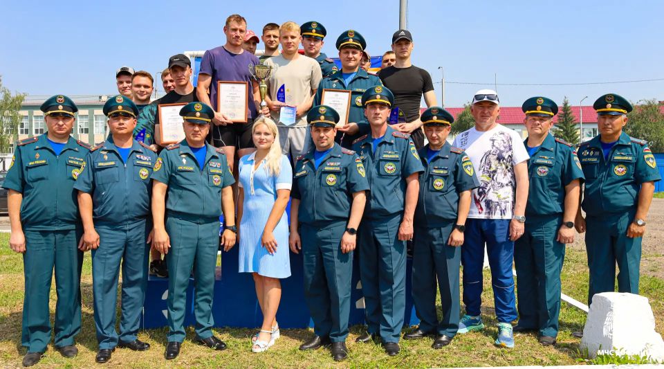 Турнир памяти. Сегодня на стадионе 2 пожарно-спасательной части омские огнеборцы приняли участие в «пожарной эстафете» – дисциплине, особенно любимой Дмитрием Стазаевым Турнир памяти. Сегодня на стадионе 2 пожарно-спасательной части омские огнеборцы приняли участие в «пожарной эстафете» – дисциплине, особенно любимой Дмитрием Стазаевым