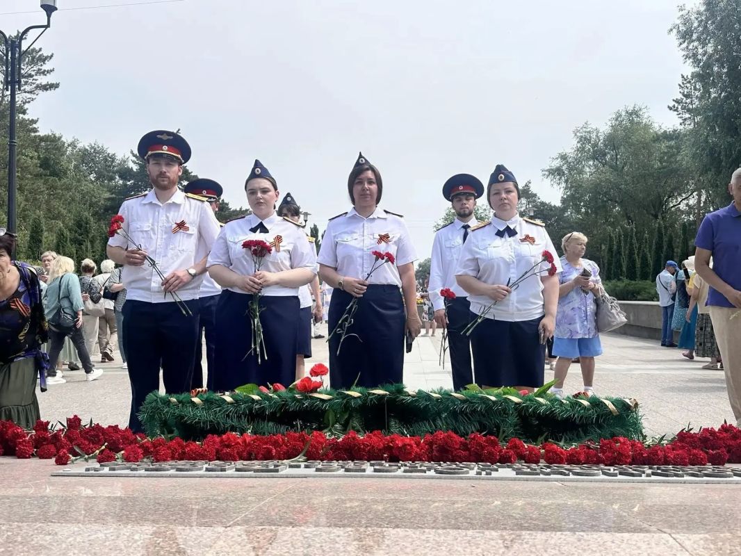 Офицеры следственного управления приняли участие в военно-патриотической акции, приуроченной ко Дню памяти и скорби Офицеры следственного управления приняли участие в военно-патриотической акции, приуроченной ко Дню памяти и скорби