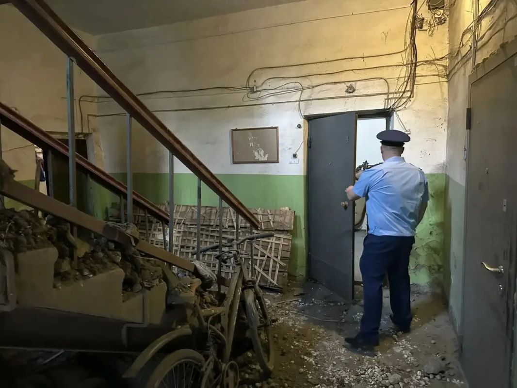 В Омске прокуратура проводит проверку по факту обрушения потолка в многоквартирном доме В Омске прокуратура проводит проверку по факту обрушения потолка в многоквартирном доме