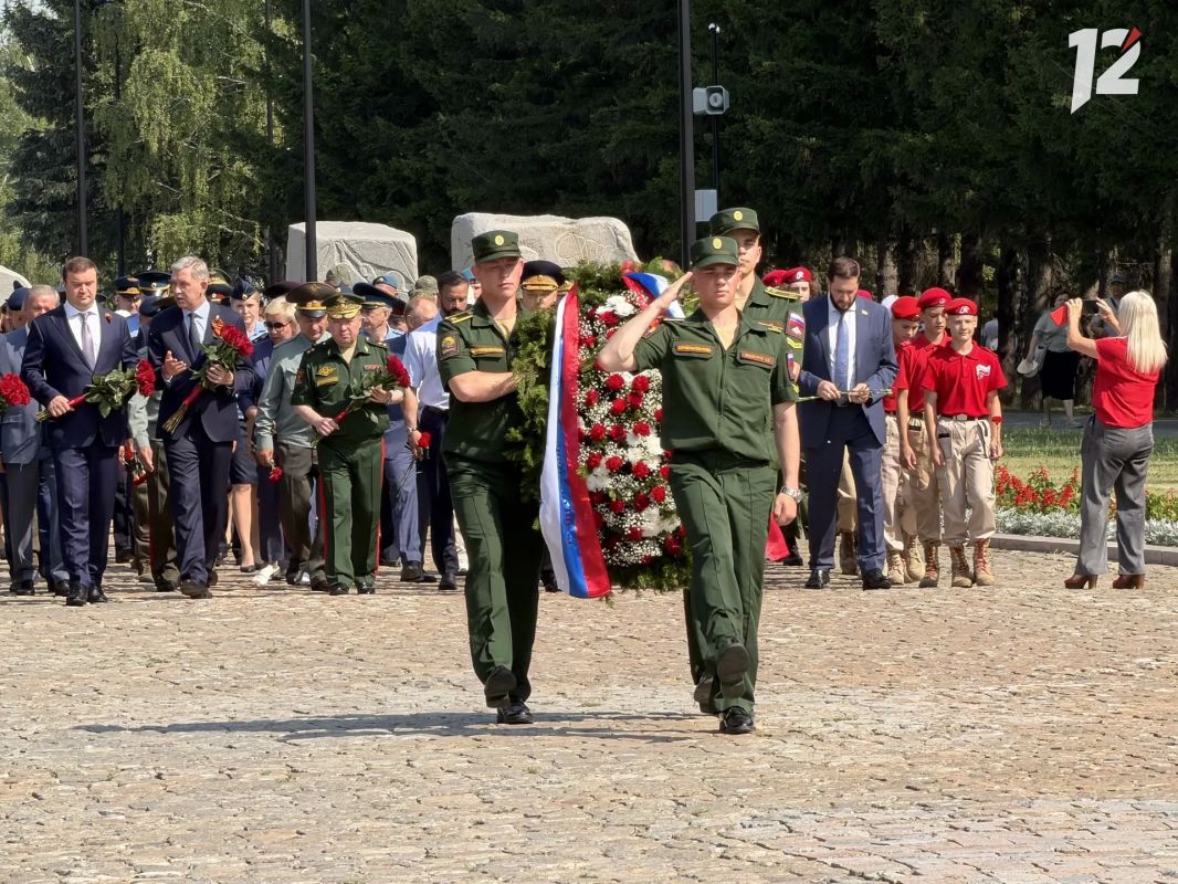 В Омске почтили память героев Великой Отечественной войны В Омске почтили память героев Великой Отечественной войны
