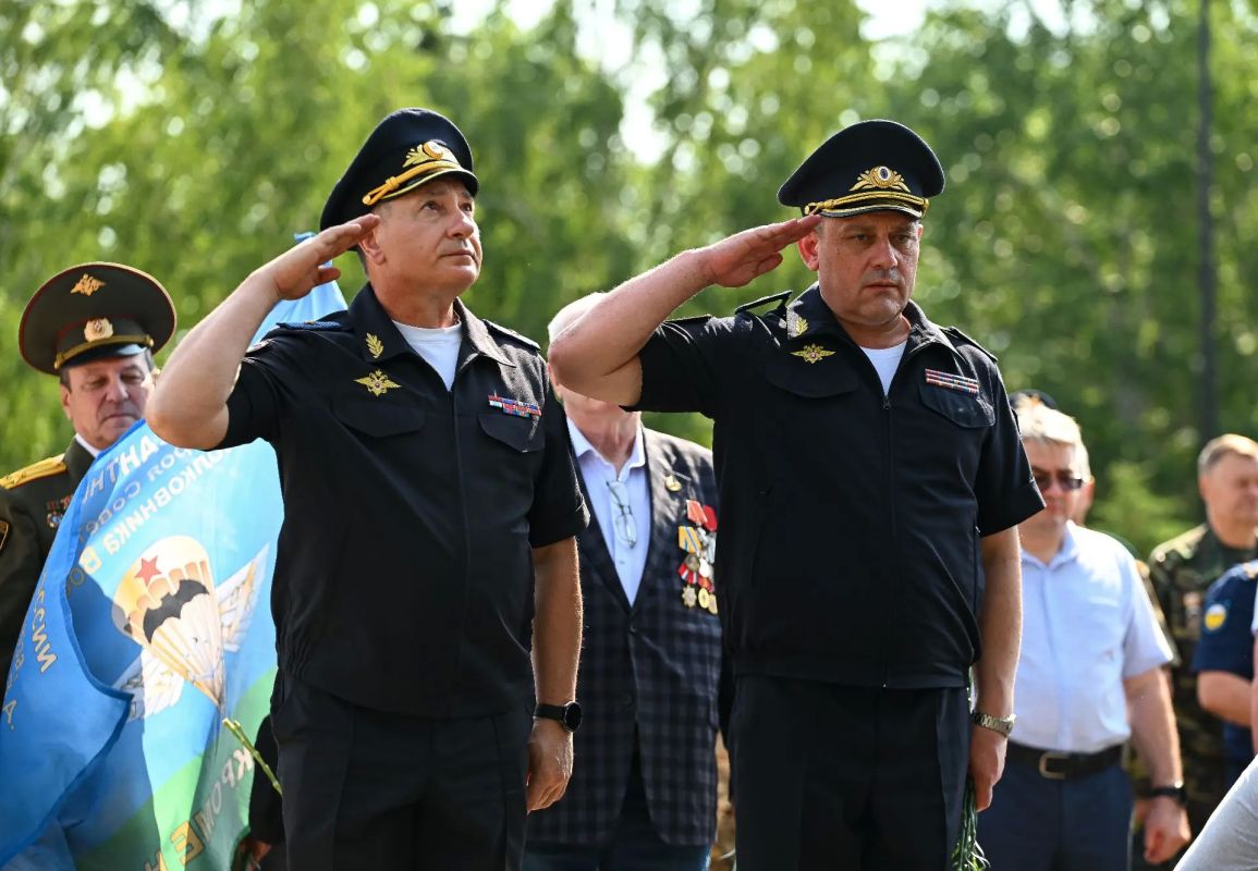 Начальник УМВД России по Омской области генерал-майор полиции Вадим Болотов принял участие в памятном мероприятии, посвящённом годовщине со дня начала Великой Отечественной войны, которое прошло в парке Победы Начальник УМВД России по Омской области генерал-майор полиции Вадим Болотов принял участие в памятном мероприятии, посвящённом годовщине со дня начала Великой Отечественной войны, которое прошло в парке Победы