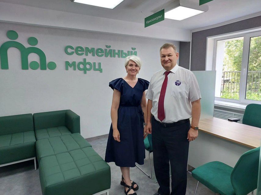 Заместитель Министра труда Омской области Олег Проскурин посетил учреждения социальной отрасли в Русско-Полянском районе