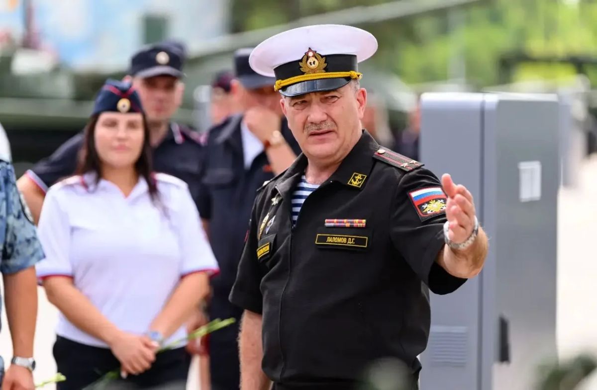 Молодые сотрудники полиции, проходящие службу в УМВД России по городу Омску, не остались в стороне от памятных мероприятий Молодые сотрудники полиции, проходящие службу в УМВД России по городу Омску, не остались в стороне от памятных мероприятий