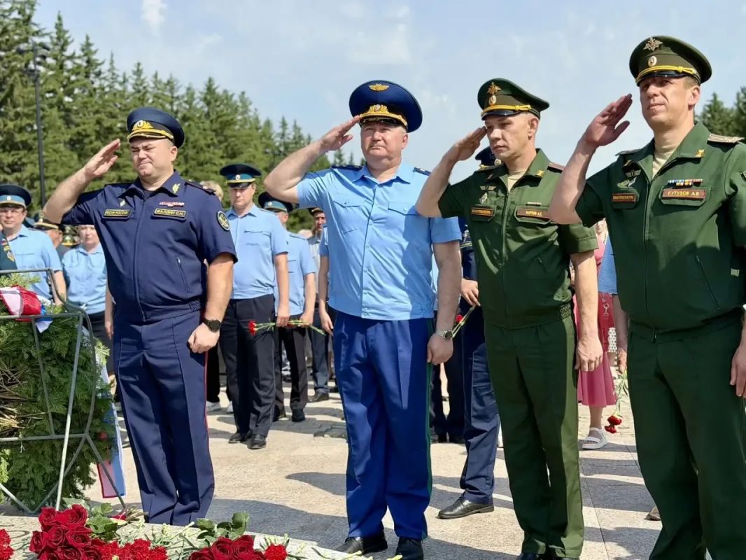 Прокурор Омской области Алексей Афанасьев принял участие в мероприятии, посвященном Дню памяти и скорби — 85-й годовщине начала Великой Отечественной войны Прокурор Омской области Алексей Афанасьев принял участие в мероприятии, посвященном Дню памяти и скорби — 85-й годовщине начала Великой Отечественной войны