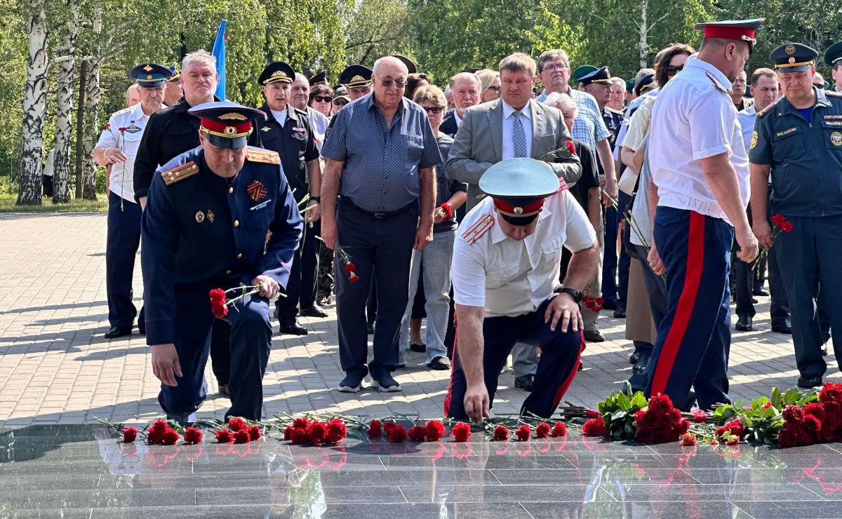 И.о. руководителя следственного управления принял участие в церемонии возложения цветов, посвященной Дню памяти и скорби И.о. руководителя следственного управления принял участие в церемонии возложения цветов, посвященной Дню памяти и скорби
