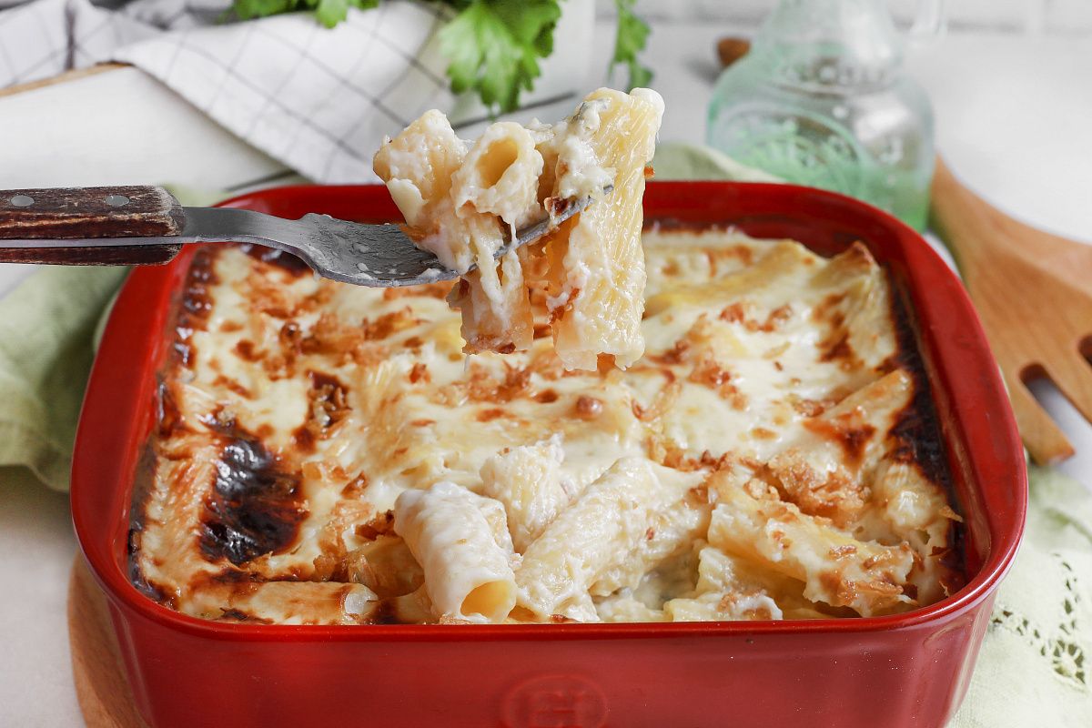 Как приготовить мак-н-чиз с живой пастой и соусом бешамель