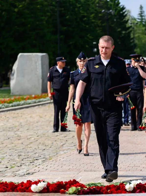 Молодые сотрудники полиции, проходящие службу в УМВД России по городу Омску, не остались в стороне от памятных мероприятий Молодые сотрудники полиции, проходящие службу в УМВД России по городу Омску, не остались в стороне от памятных мероприятий