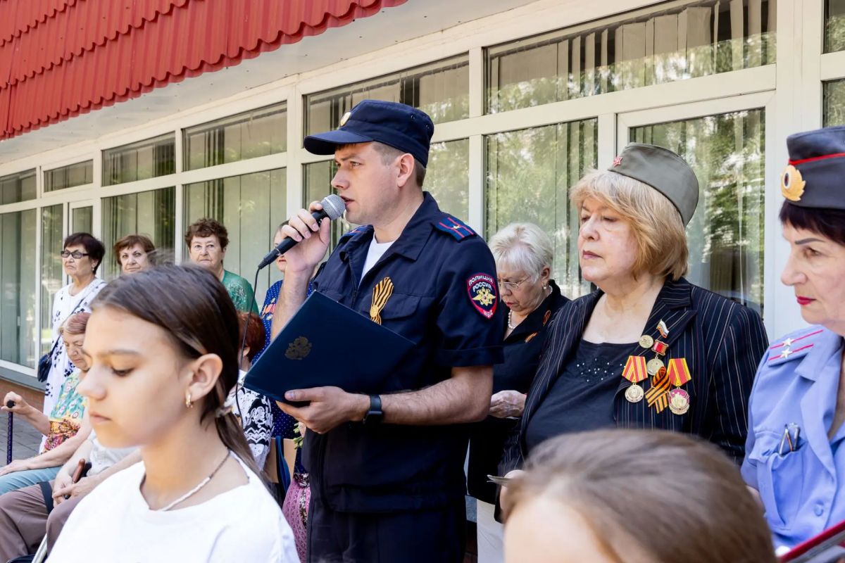 На Аллее ветеранов, у памятного знака в честь ветеранов Великой Отечественной войны, тружеников тыла и ветеранов труда в Кировском округе, состоялся ежегодный торжественный митинг и церемония возложения цветов в преддверии... На Аллее ветеранов, у памятного знака в честь ветеранов Великой Отечественной войны, тружеников тыла и ветеранов труда в Кировском округе, состоялся ежегодный торжественный митинг и церемония возложения цветов в преддверии...