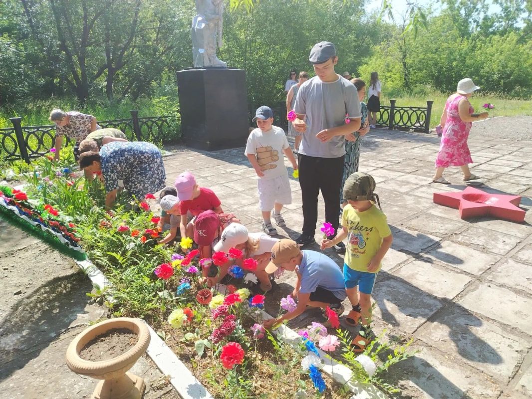В День памяти и скорби учреждения социальной отрасли Омской области присоединились к памятным мероприятиям и всероссийским акциям В День памяти и скорби учреждения социальной отрасли Омской области присоединились к памятным мероприятиям и всероссийским акциям