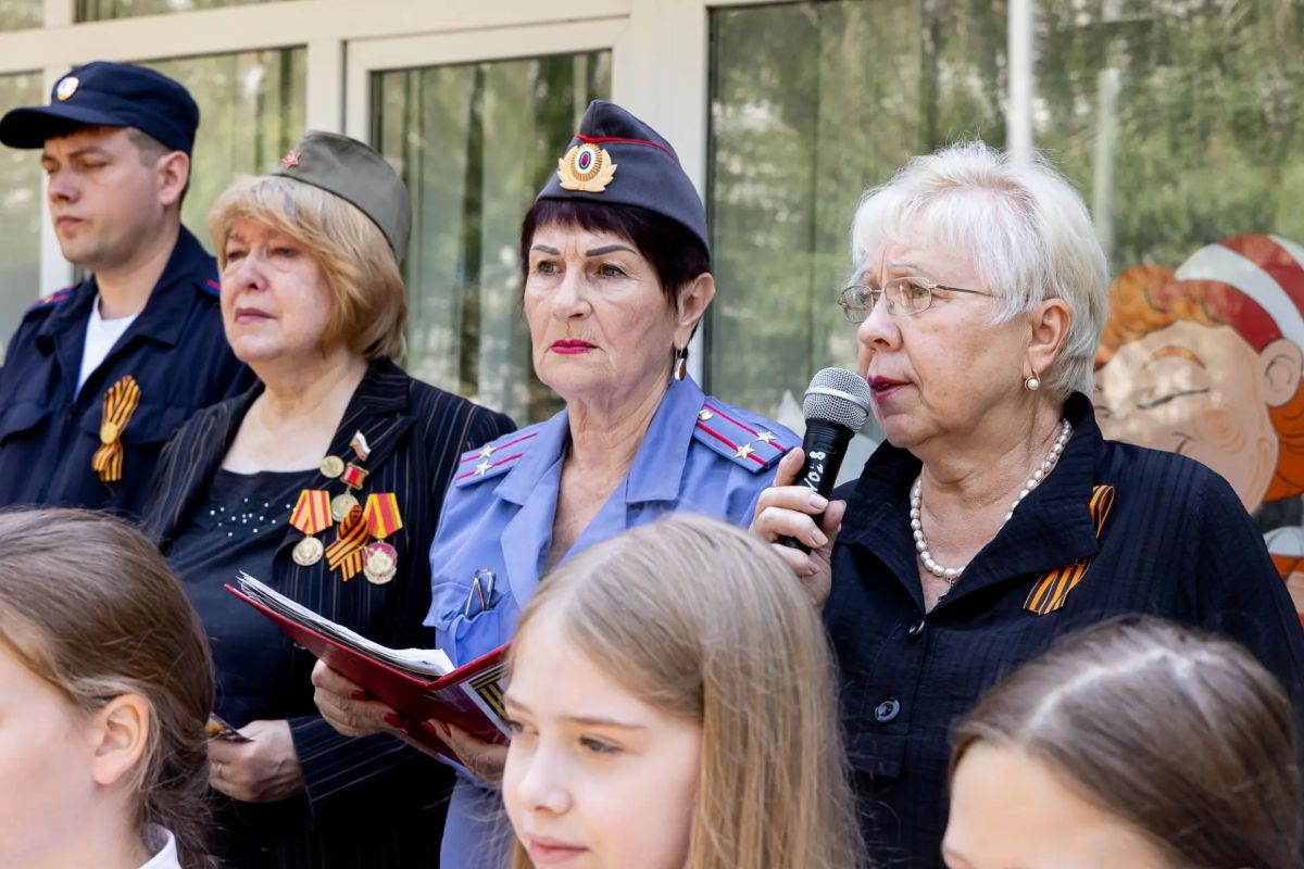 На Аллее ветеранов, у памятного знака в честь ветеранов Великой Отечественной войны, тружеников тыла и ветеранов труда в Кировском округе, состоялся ежегодный торжественный митинг и церемония возложения цветов в преддверии... На Аллее ветеранов, у памятного знака в честь ветеранов Великой Отечественной войны, тружеников тыла и ветеранов труда в Кировском округе, состоялся ежегодный торжественный митинг и церемония возложения цветов в преддверии...