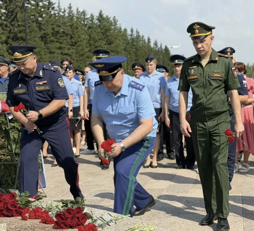 Прокурор Омской области Алексей Афанасьев принял участие в мероприятии, посвященном Дню памяти и скорби — 85-й годовщине начала Великой Отечественной войны Прокурор Омской области Алексей Афанасьев принял участие в мероприятии, посвященном Дню памяти и скорби — 85-й годовщине начала Великой Отечественной войны