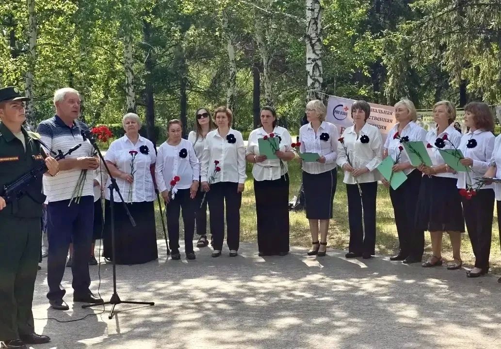 22 июня в парке 30-летия Победы состоялась церемония возложения цветов к памятнику, посвященному подвигу медицинских работников в годы Великой Отечественной войны 22 июня в парке 30-летия Победы состоялась церемония возложения цветов к памятнику, посвященному подвигу медицинских работников в годы Великой Отечественной войны
