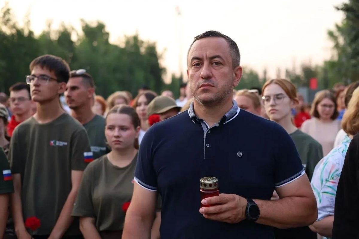 В День памяти и скорби омичи зажгли более 20 тысяч свечей В День памяти и скорби омичи зажгли более 20 тысяч свечей