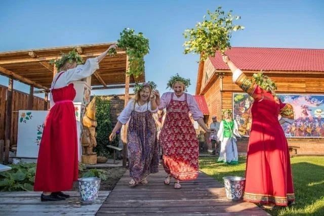 Друзья, приглашаем вас окунуться в атмосферу древних славянских традиций, веселья и волшебства лета!