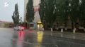 Наш корреспондент хотел снять ливень, но запечатлел мощнейшую иллюминацию от молнии и раскат грома
