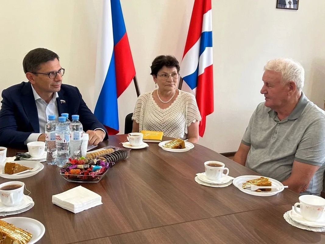 Депутат Госдумы от Омской области Игорь Антропенко провел встречу с активом Совета ветеранов Советского округа Омска Депутат Госдумы от Омской области Игорь Антропенко провел встречу с активом Совета ветеранов Советского округа Омска