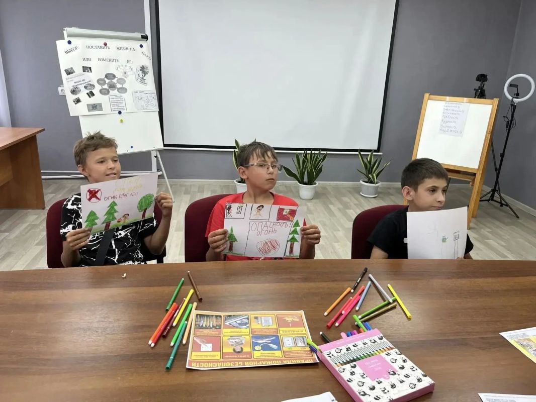 Рубрика «Наши детки». В Русско-Полянском центре прошел тренинг «Выбор: поставить жизнь на паузу или изменить её» Рубрика «Наши детки». В Русско-Полянском центре прошел тренинг «Выбор: поставить жизнь на паузу или изменить её»