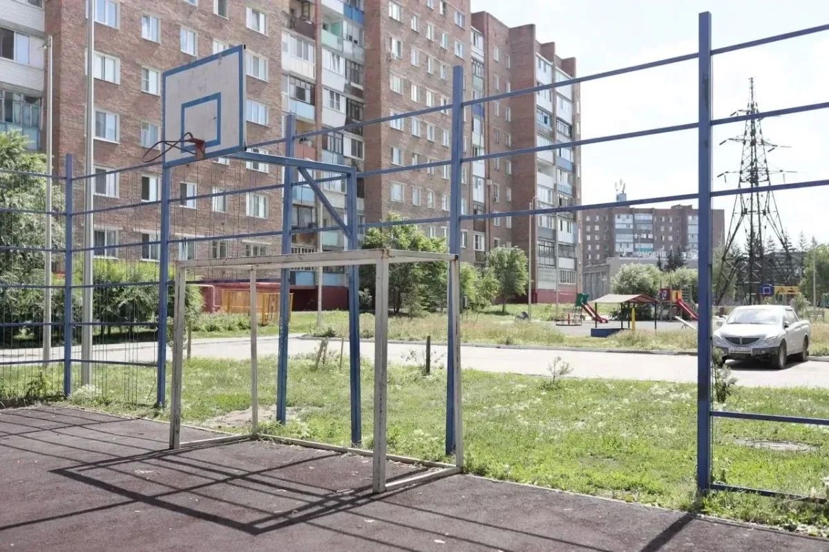 В Омске начали ремонтировать спортплощадку на улице Краснопресненской В Омске начали ремонтировать спортплощадку на улице Краснопресненской