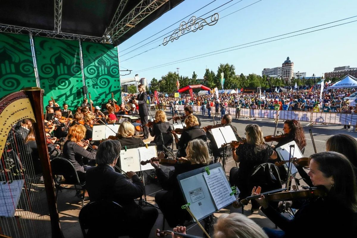ЭТО БУДЕТ SIMФОНИЯ БЕГА. 1 августа Омск примет бегунов в статусе Культурной столицы, и эта коллаборация ярко отразится на атмосфере главного старта сезона Это будет не просто забег, а настоящее спортивное шоу с уникальной... ЭТО БУДЕТ SIMФОНИЯ БЕГА. 1 августа Омск примет бегунов в статусе Культурной столицы, и эта коллаборация ярко отразится на атмосфере главного старта сезона Это будет не просто забег, а настоящее спортивное шоу с уникальной...