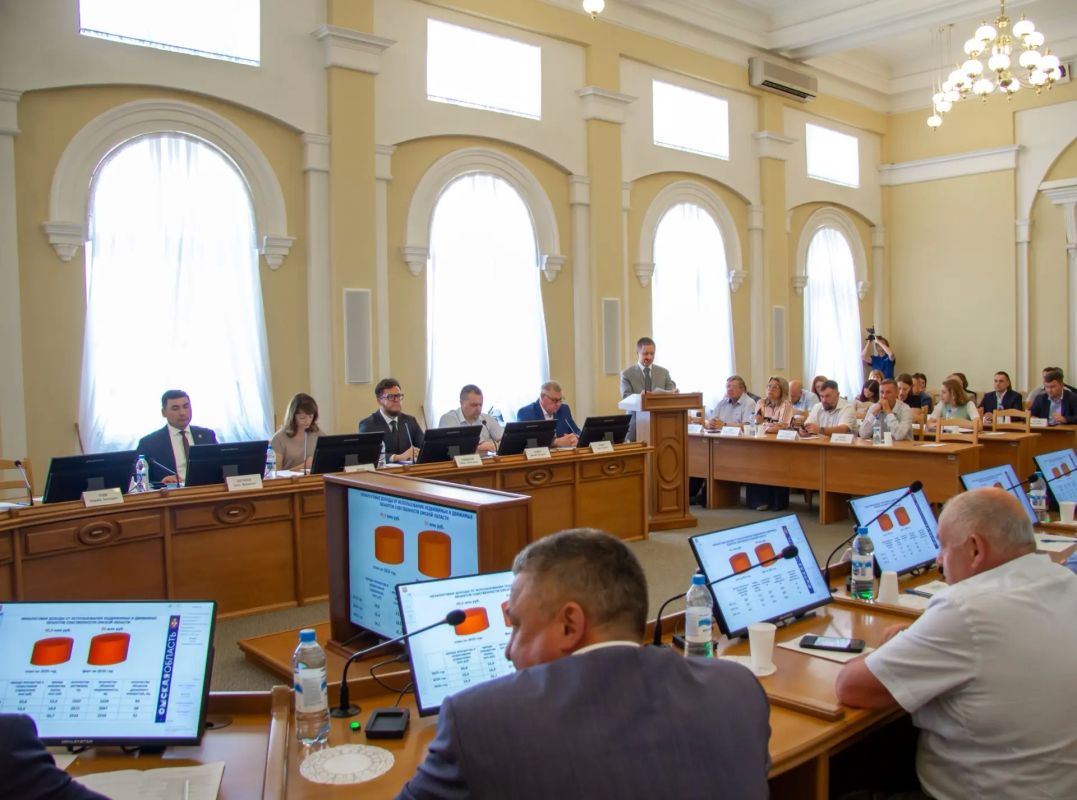 В областном парламенте состоялись публичные слушания по исполнению областного бюджета за 2025 год В областном парламенте состоялись публичные слушания по исполнению областного бюджета за 2025 год