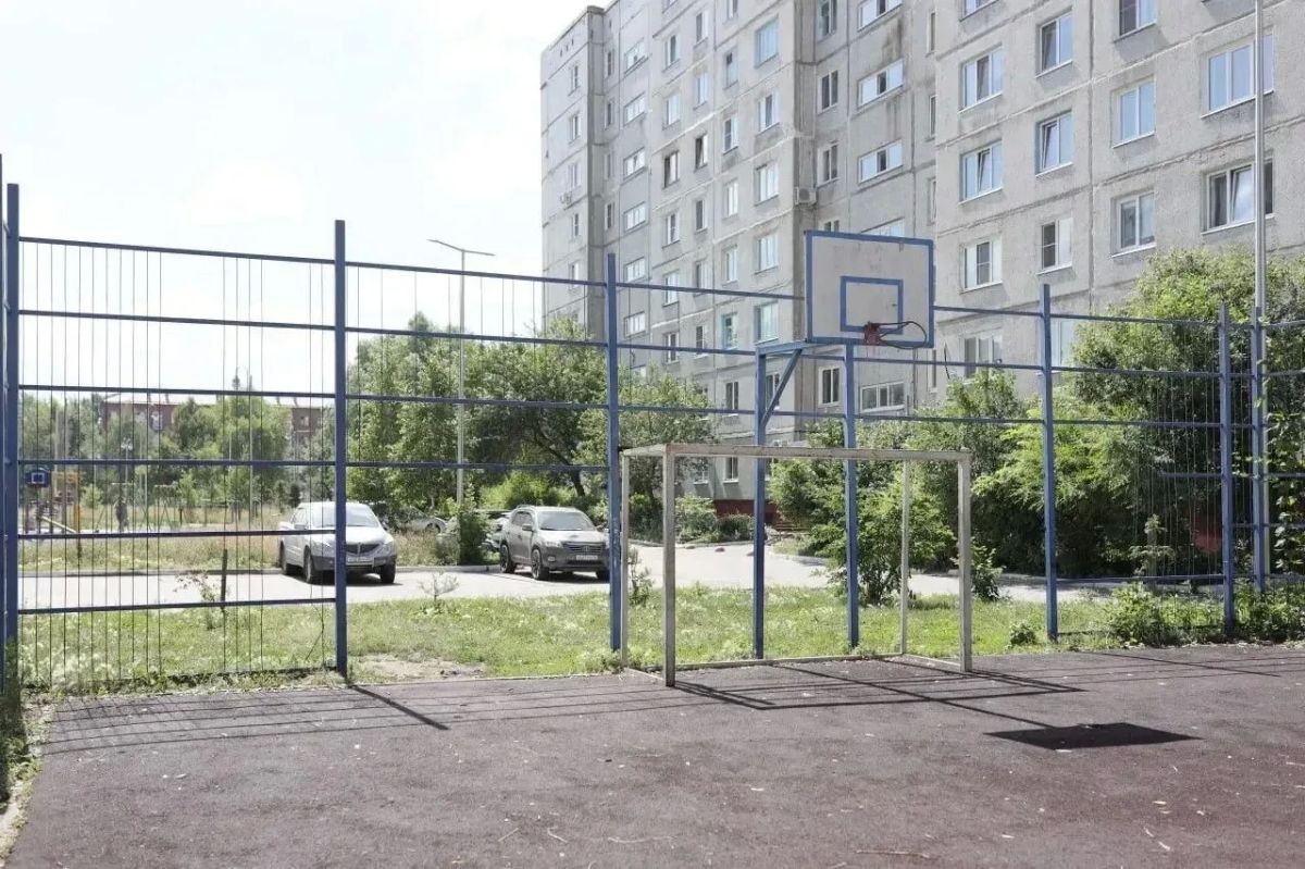 В Омске начали ремонтировать спортплощадку на улице Краснопресненской В Омске начали ремонтировать спортплощадку на улице Краснопресненской
