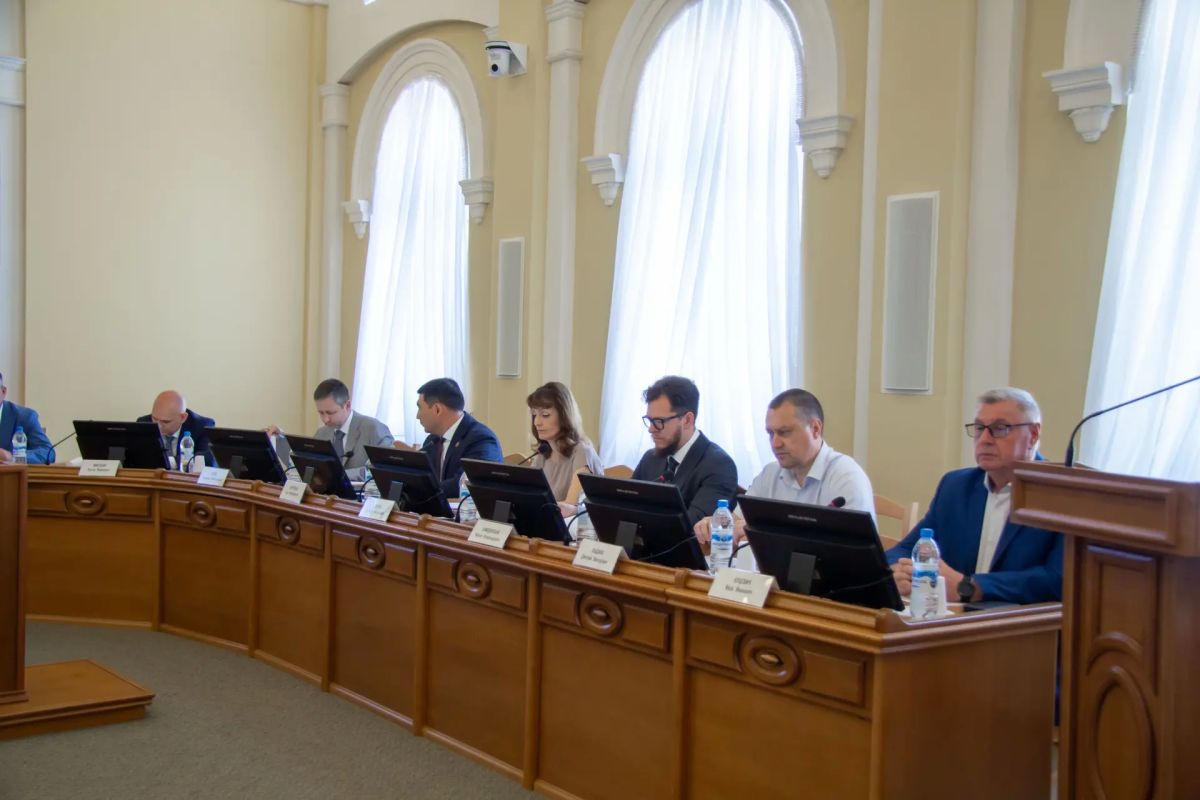 В областном парламенте состоялись публичные слушания по исполнению областного бюджета за 2025 год В областном парламенте состоялись публичные слушания по исполнению областного бюджета за 2025 год