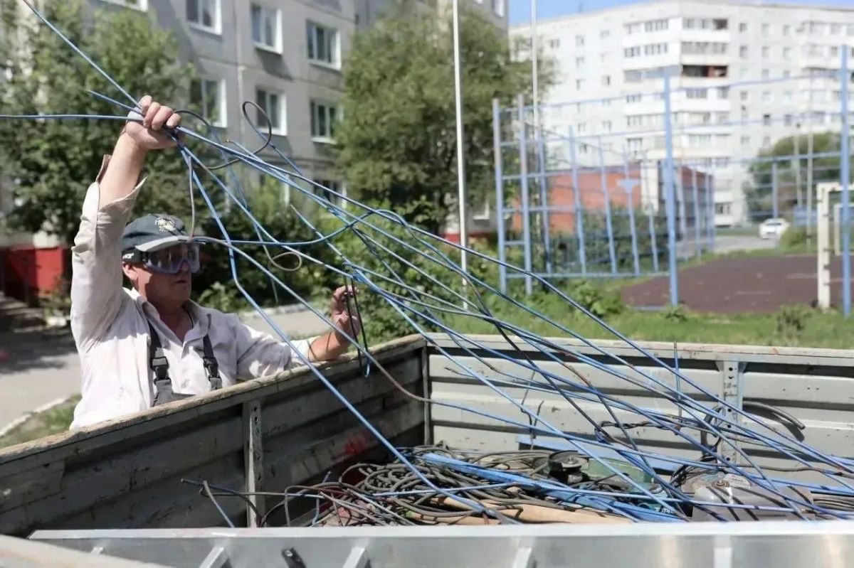 В Омске начали ремонтировать спортплощадку на улице Краснопресненской В Омске начали ремонтировать спортплощадку на улице Краснопресненской
