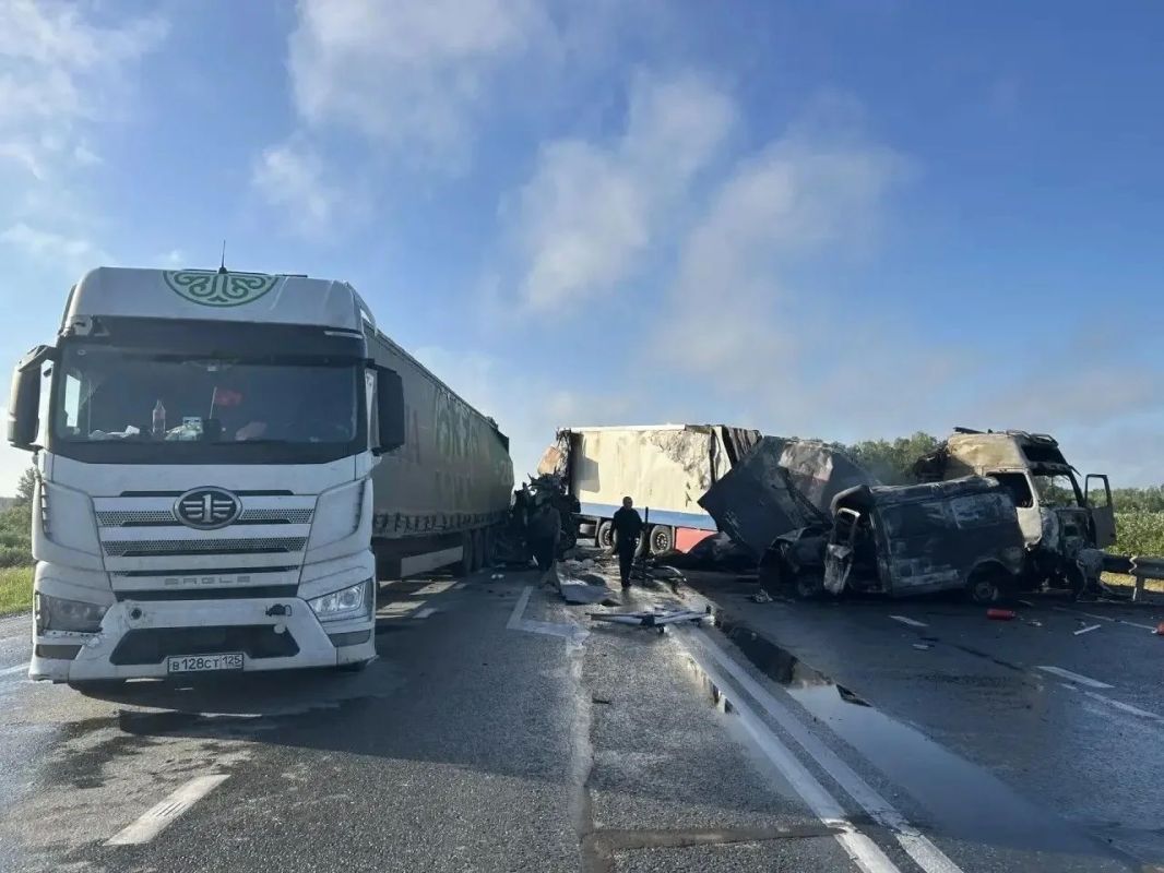 Сотрудники полиции проводят проверку по факту ДТП на автодороге Омск – Тюмень
