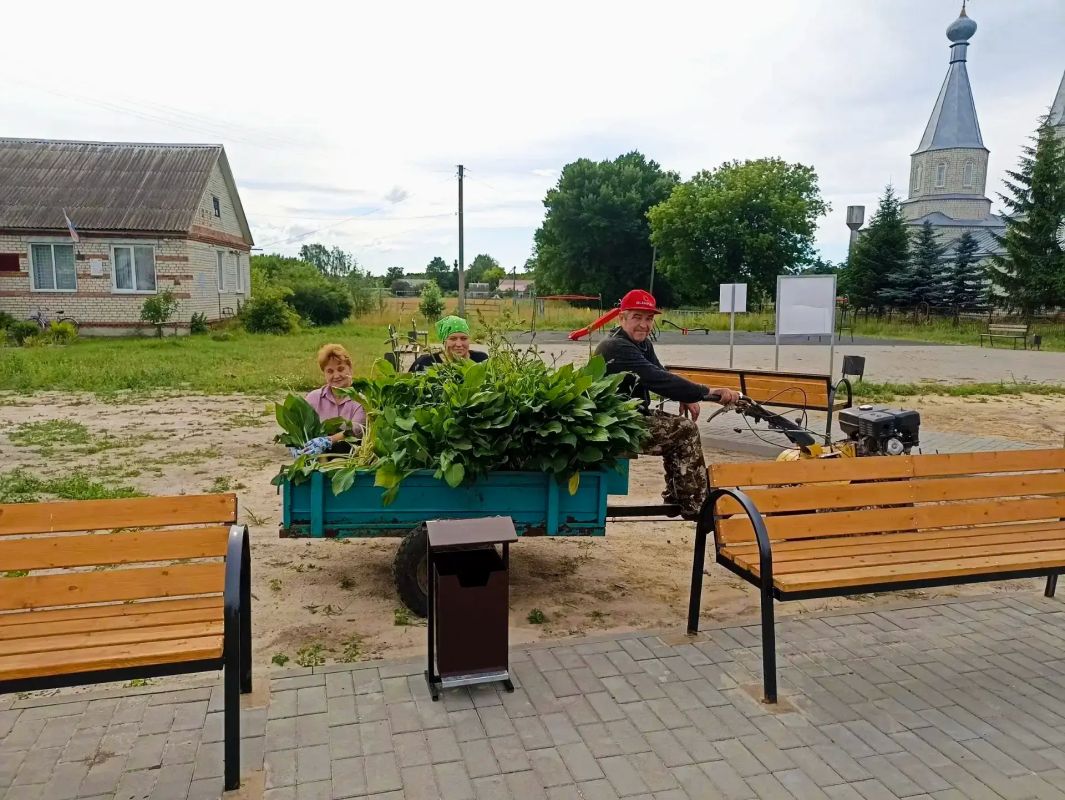 На территории Клинцовского района продолжается благоустройство населенных пунктов На территории Клинцовского района продолжается благоустройство населенных пунктов