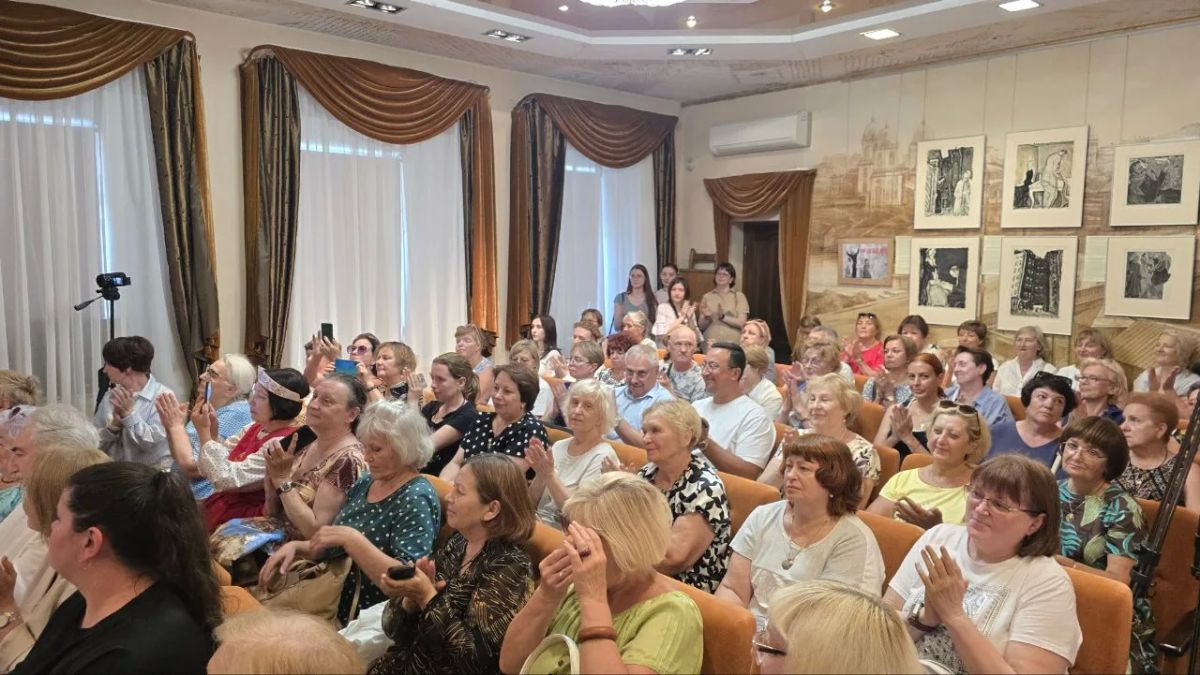 В Культурной столице открыли фестиваль "Дни Достоевского в Омске" Как рассказал директор музея Виктор Вайнерман, с 6 по 9 июля в Литературном музее, а также других музеях, библиотеках и театрах будут проходить мероприятия... В Культурной столице открыли фестиваль "Дни Достоевского в Омске" Как рассказал директор музея Виктор Вайнерман, с 6 по 9 июля в Литературном музее, а также других музеях, библиотеках и театрах будут проходить мероприятия...