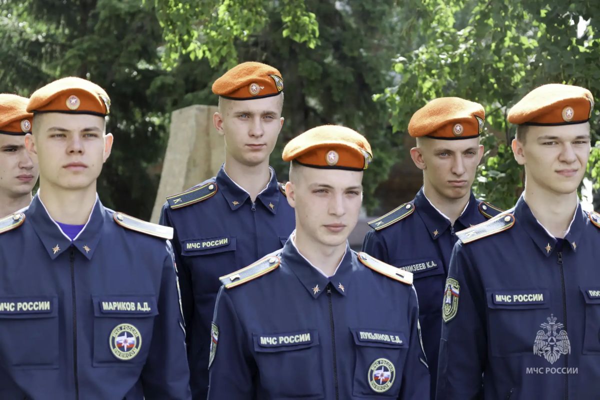 Первые шаги в профессии. Восемнадцать курсантов Сибирской пожарно-спасательной академии МЧС России прибыли в Омск для прохождения практики Первые шаги в профессии. Восемнадцать курсантов Сибирской пожарно-спасательной академии МЧС России прибыли в Омск для прохождения практики