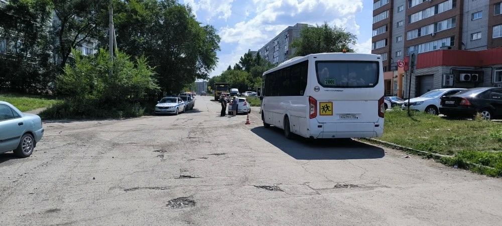 Сегодня в 13.25 часов в Госавтоинспекцию поступило сообщение о ДТП в Кировском округе Сегодня в 13.25 часов в Госавтоинспекцию поступило сообщение о ДТП в Кировском округе