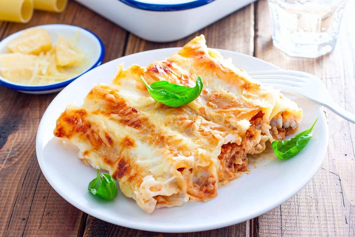 Каннелони со свининой в перечном соусе