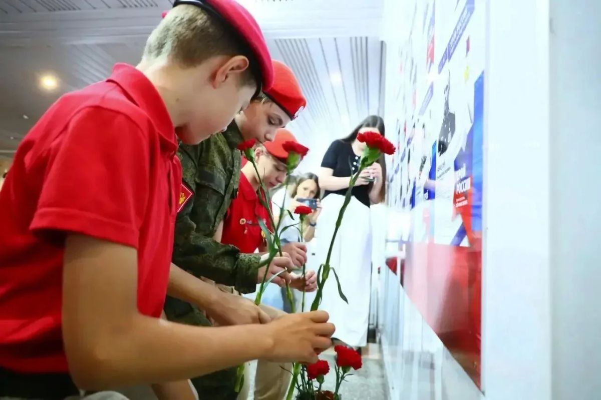 В администрации Центрального округа сегодня открылся выставочный стенд «Герои России – Гордость Омской области» В администрации Центрального округа сегодня открылся выставочный стенд «Герои России – Гордость Омской области»