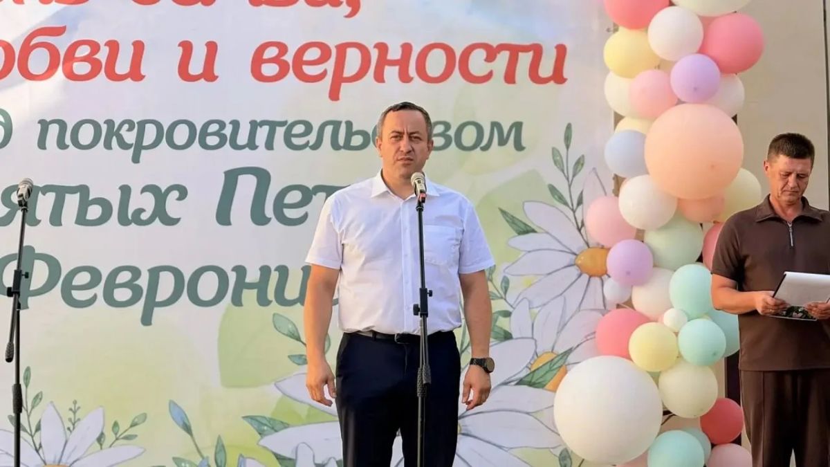 В Кормиловке отметили День семьи, любви и верности В Кормиловке отметили День семьи, любви и верности