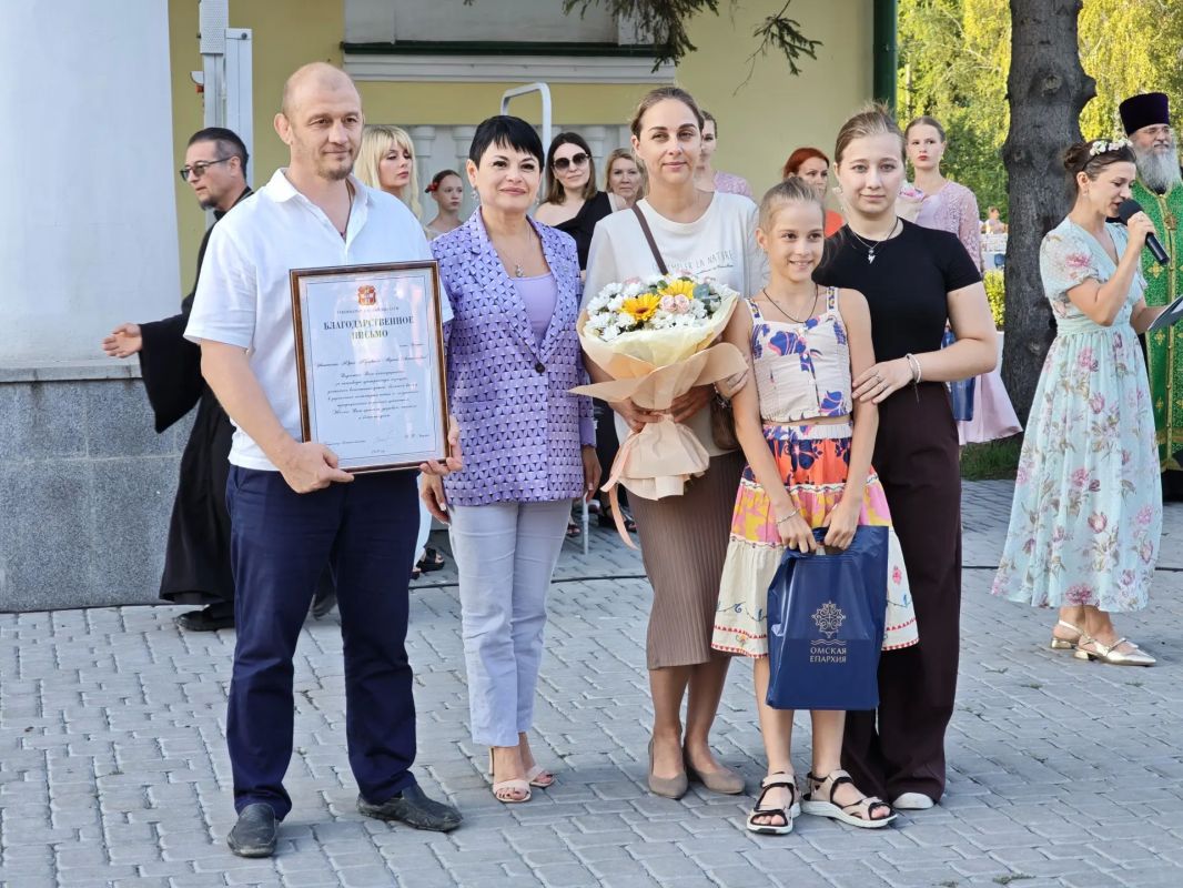 В Омске в День семьи, любви и верности прошёл Всероссийский парад семей В Омске в День семьи, любви и верности прошёл Всероссийский парад семей