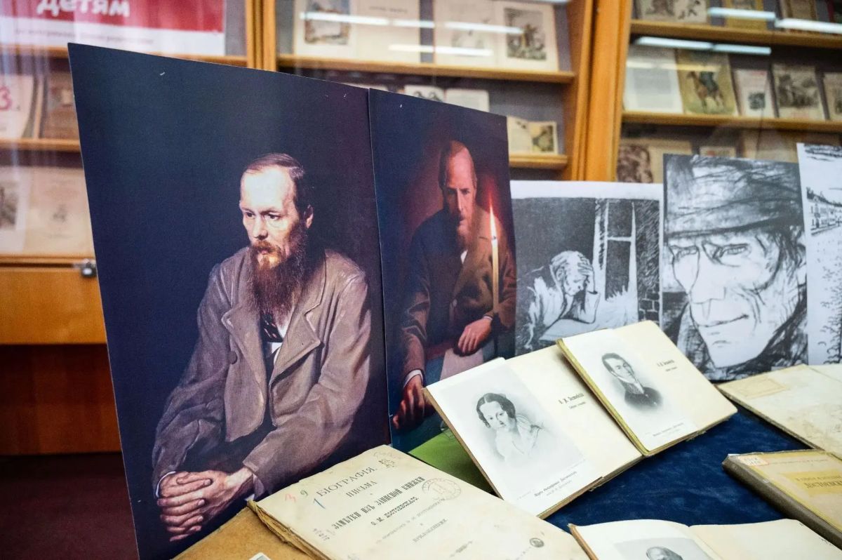 В фонде Библиотеки имени А.С. Пушкина сохранились редкие издания первых и прижизненных публикаций романов великого писателя Фёдора Михайловича Достоевского В фонде Библиотеки имени А.С. Пушкина сохранились редкие издания первых и прижизненных публикаций романов великого писателя Фёдора Михайловича Достоевского