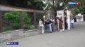Доброе утро, омичи!. Начнем день с хорошей новости: у самого завидного жениха Москвы, манула Тимофея, появились сразу три потенциальные невесты