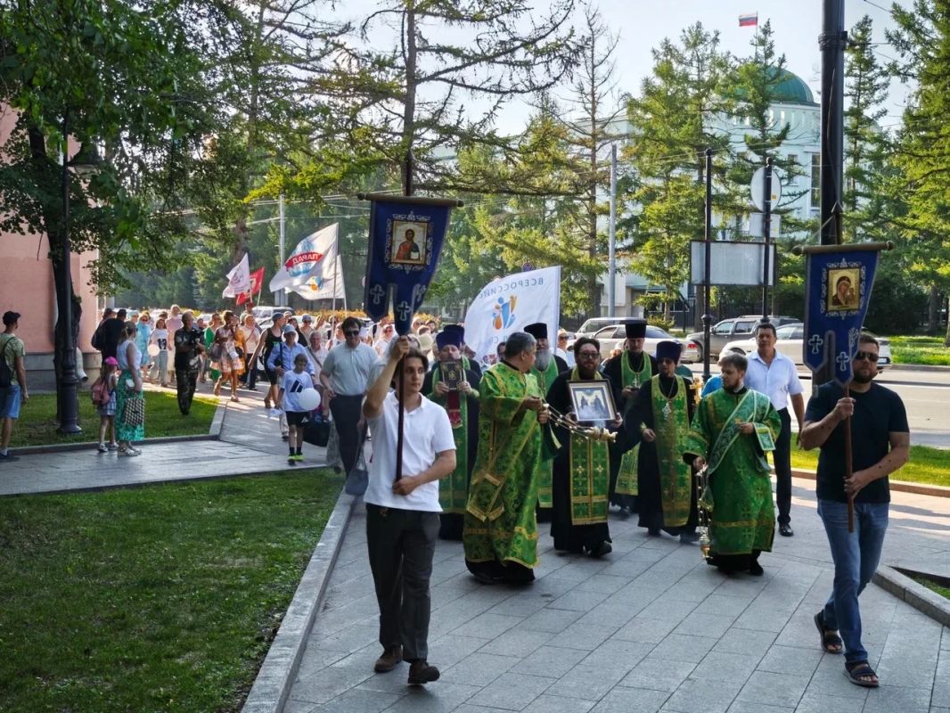В Омске в День семьи, любви и верности прошёл Всероссийский парад семей В Омске в День семьи, любви и верности прошёл Всероссийский парад семей