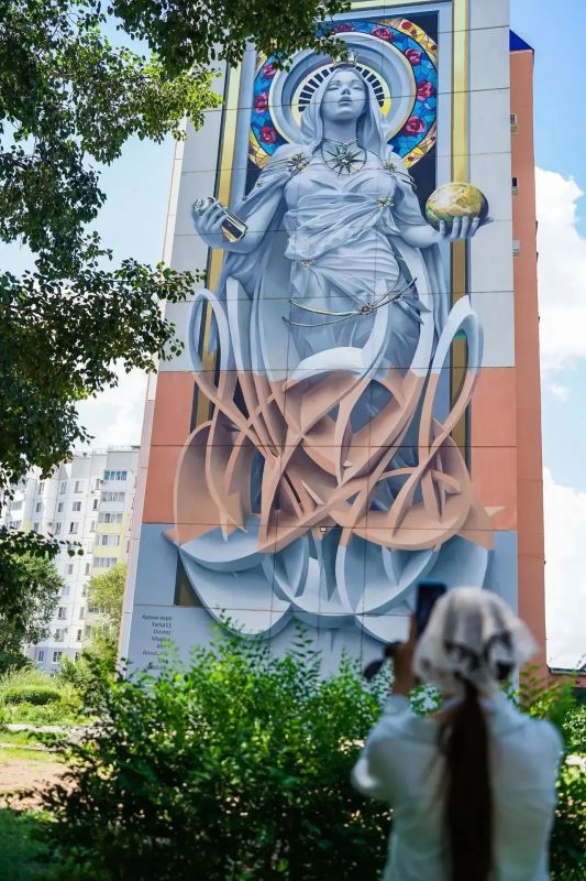 Омичей приглашают на экскурсии в музей граффити под открытым небом Омичей приглашают на экскурсии в музей граффити под открытым небом