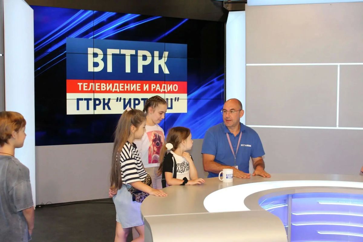 «За кулисами эфира: сотрудники транспортной полиции и их дети посетили телецентр ГТРК «Иртыш» «За кулисами эфира: сотрудники транспортной полиции и их дети посетили телецентр ГТРК «Иртыш»