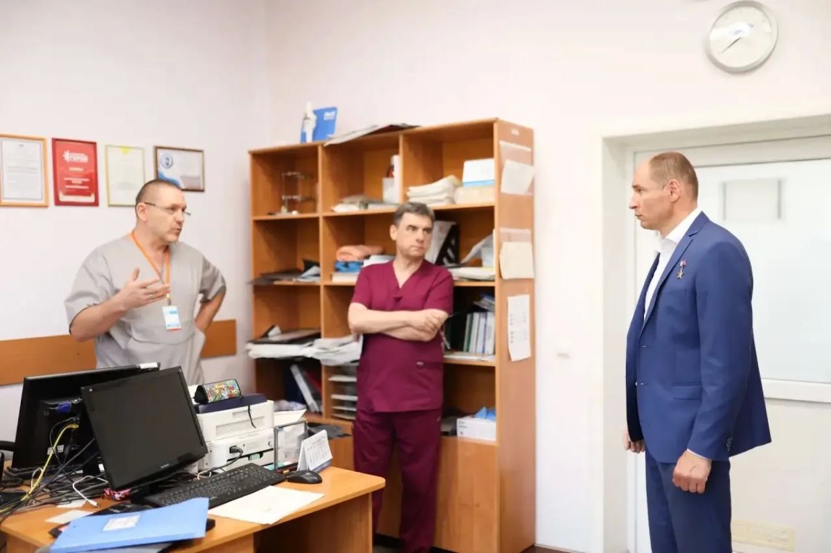 Герой России Дмитрий Перминов навестил участников СВО в омском КМХЦ Герой России Дмитрий Перминов навестил участников СВО в омском КМХЦ