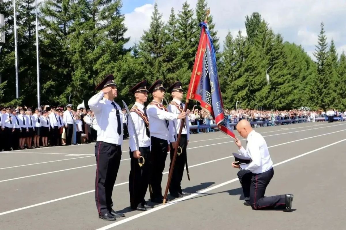 Заместитель спикера областного парламента Павел Коренной принял участие в торжественных мероприятиях, посвященных выпуску специалистов Омской академии МВД России Заместитель спикера областного парламента Павел Коренной принял участие в торжественных мероприятиях, посвященных выпуску специалистов Омской академии МВД России