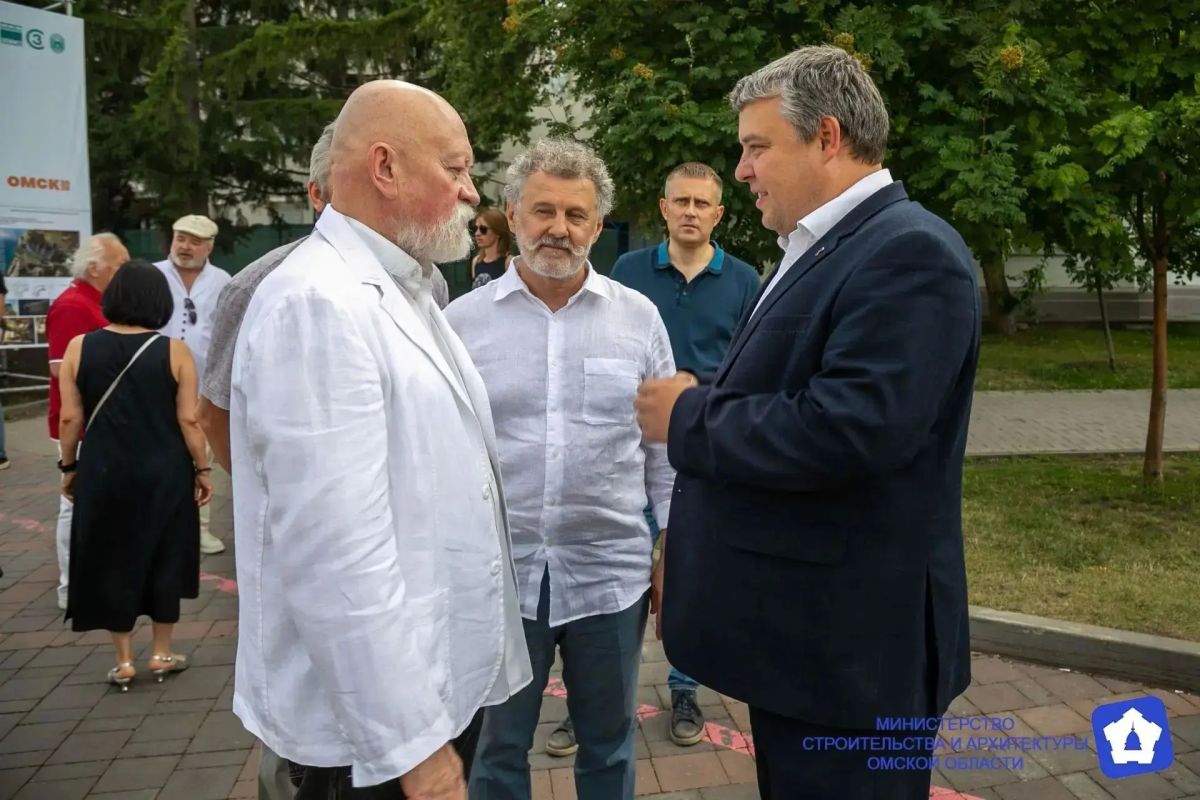 Вместе с министром строительства и архитектуры Омской области Александром Рашко приняли участие в церемонии открытия фестиваля «Зодчество в Сибири» Вместе с министром строительства и архитектуры Омской области Александром Рашко приняли участие в церемонии открытия фестиваля «Зодчество в Сибири»