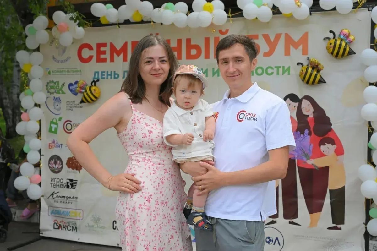 Сотни семей поставили рекорд, который будет занесен в Книгу рекордов России Сотни семей поставили рекорд, который будет занесен в Книгу рекордов России