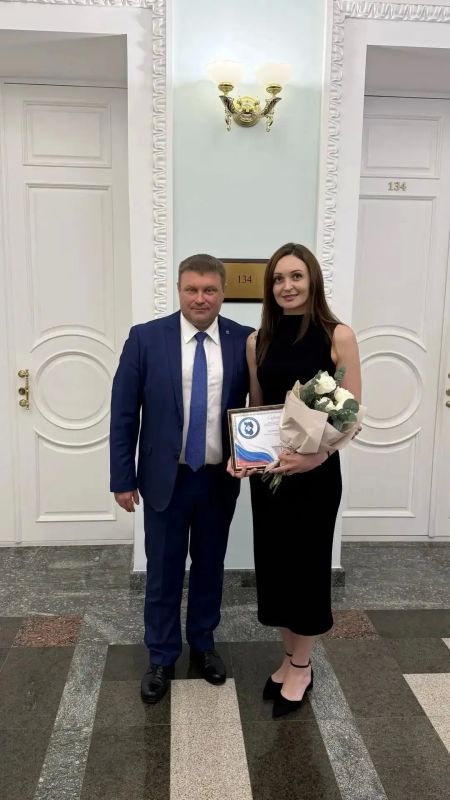 Гордость региона: наша коллега завоевала серебро на областном этапе всероссийского конкурса! Гордость региона: наша коллега завоевала серебро на областном этапе всероссийского конкурса!