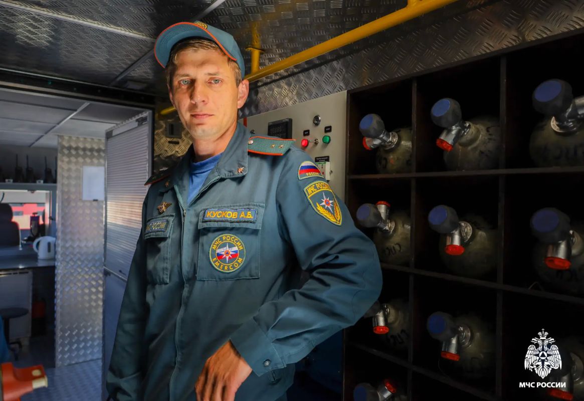 Техника нового поколения: автомобиль газодымозащитной службы - на вооружении омских спасателей Техника нового поколения: автомобиль газодымозащитной службы - на вооружении омских спасателей