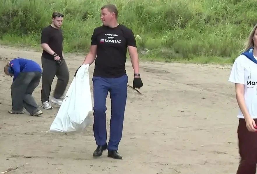 Омичи показали спортивный характер на акции «Особенности национальной уборки» Омичи показали спортивный характер на акции «Особенности национальной уборки»
